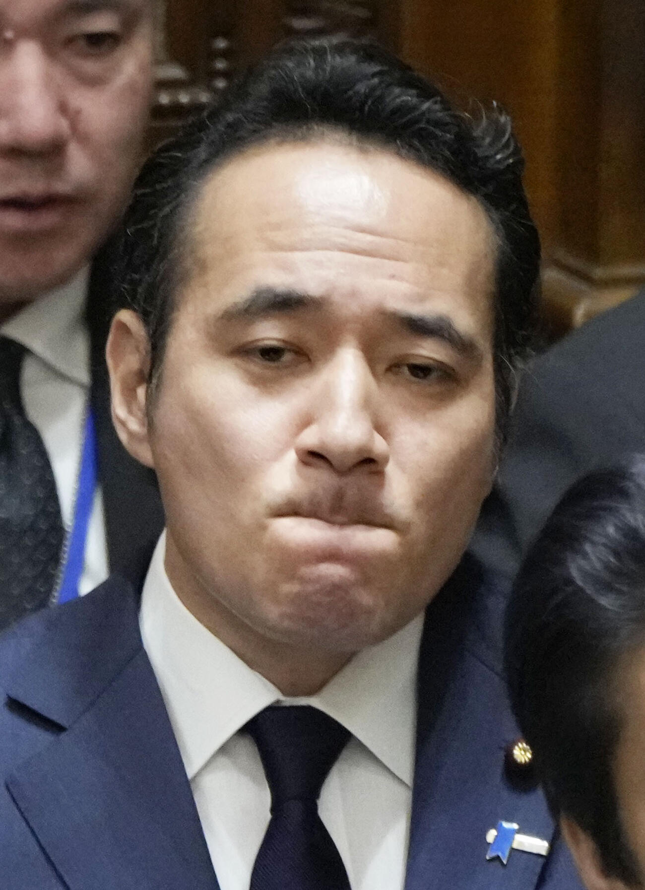 衆院予算委で質問を聞く簗農相（共同）
