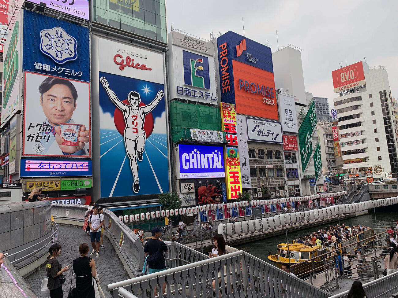 道頓堀のグリコサイン（2019年撮影）
