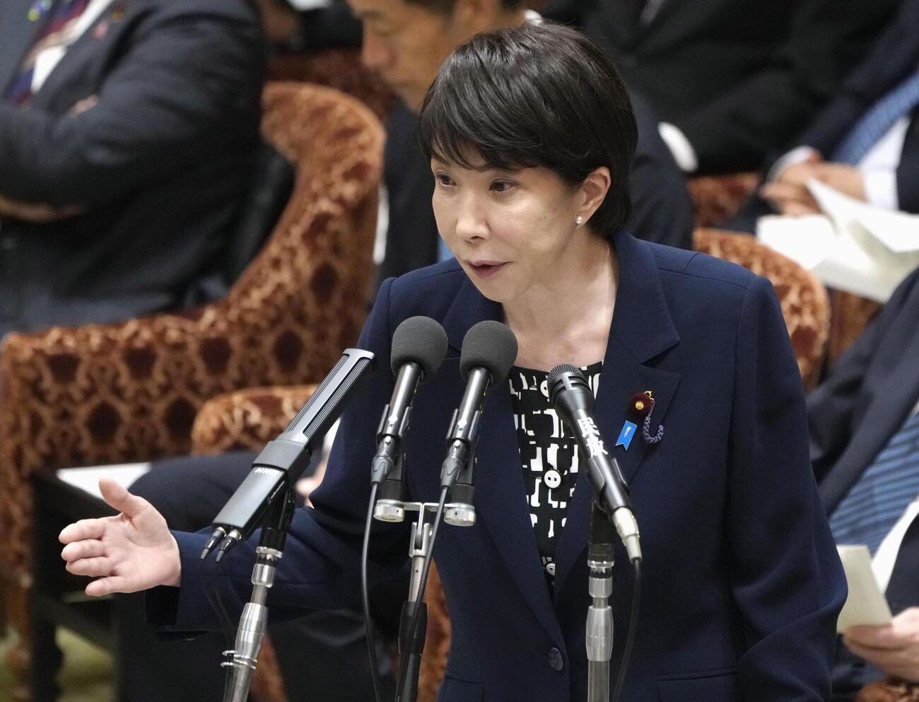 衆院予算委で答弁する高市首相＝14日午前（共同）