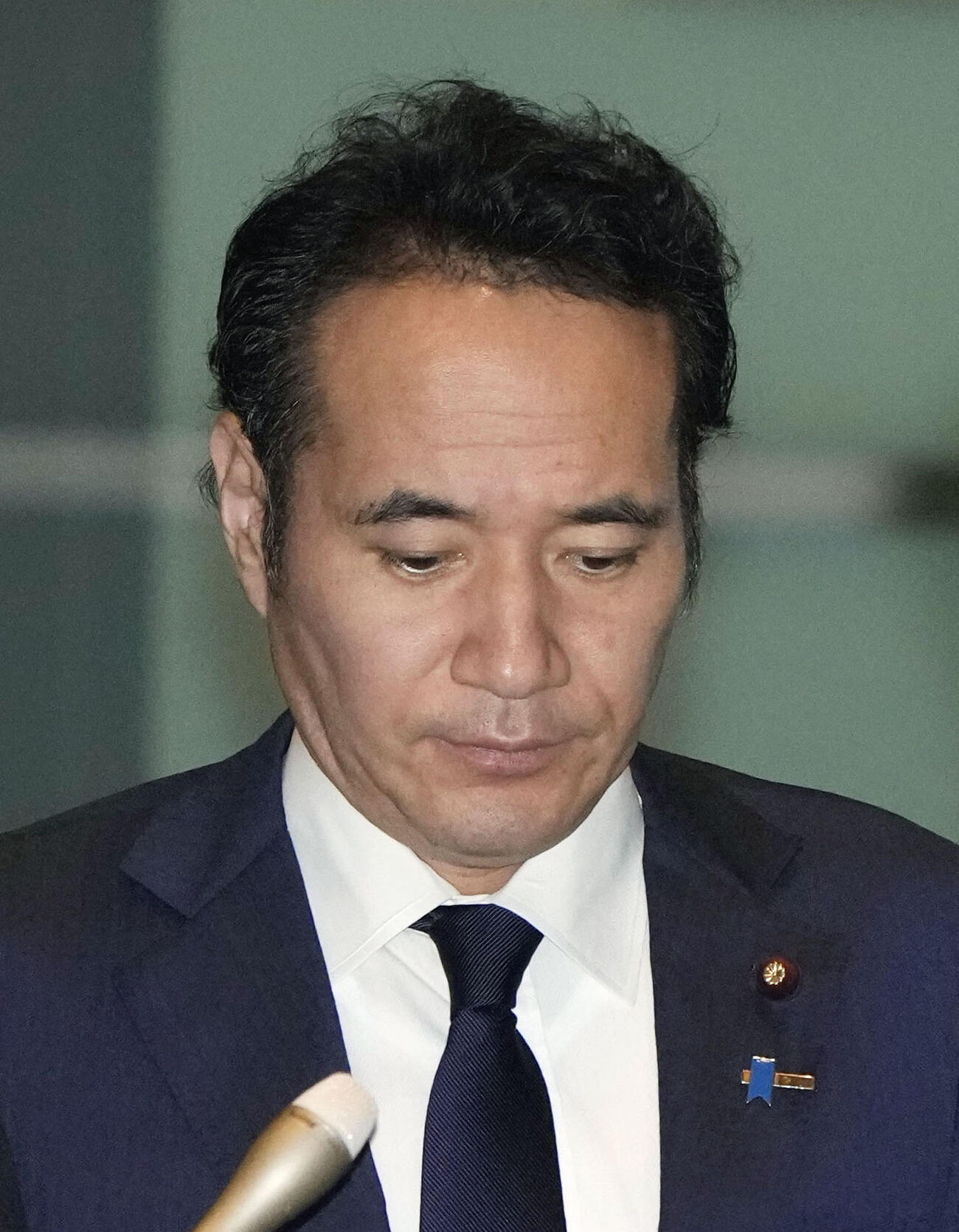 首相官邸に入る簗農相＝14日午後（共同）
