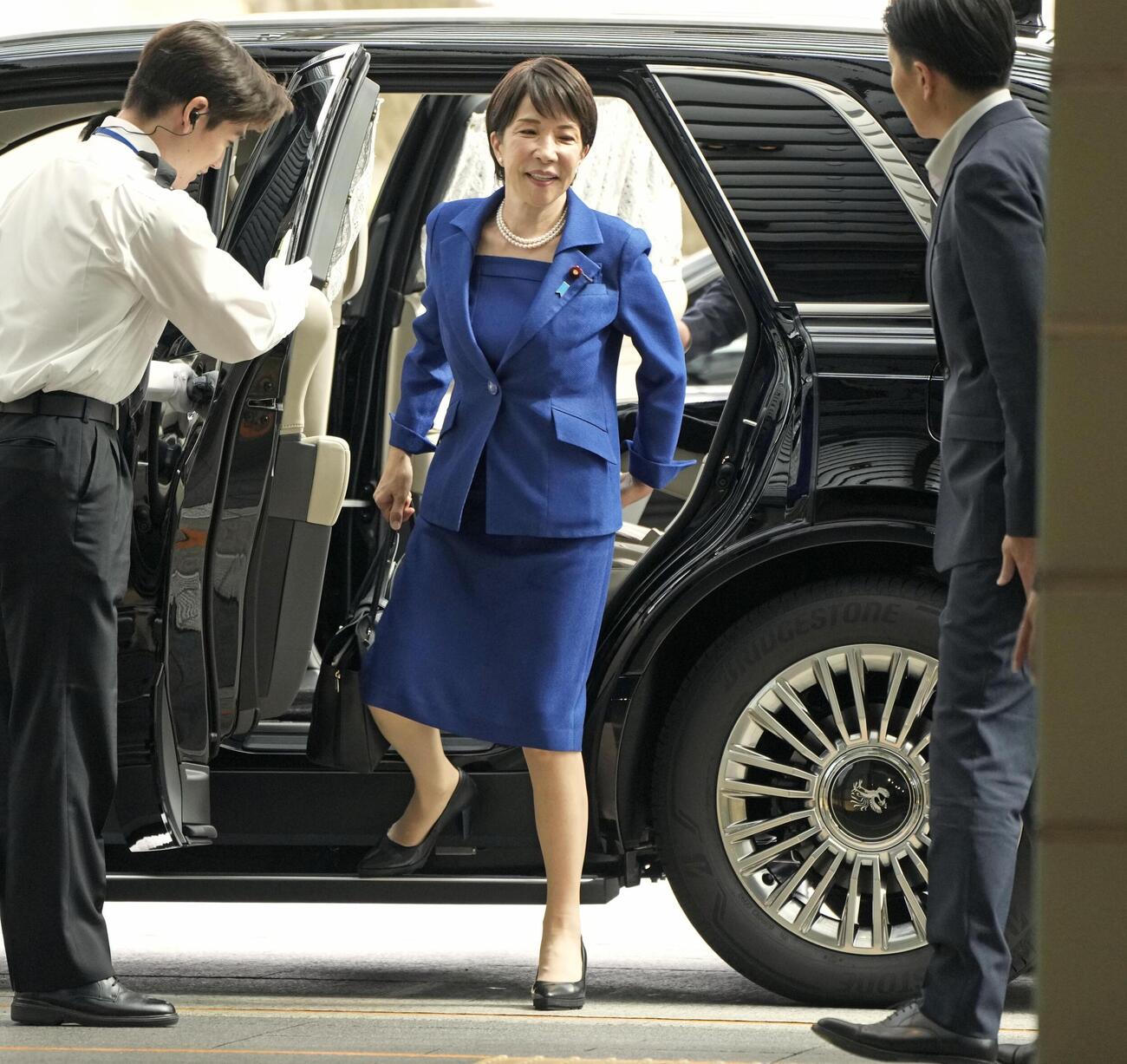 首相官邸に入る高市首相（共同）