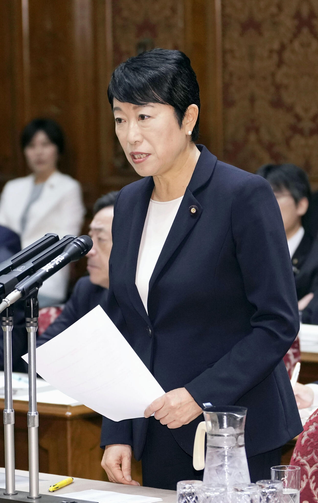 参院予算委で質問する立憲民主党の辻元清美氏＝16日午前（共同）