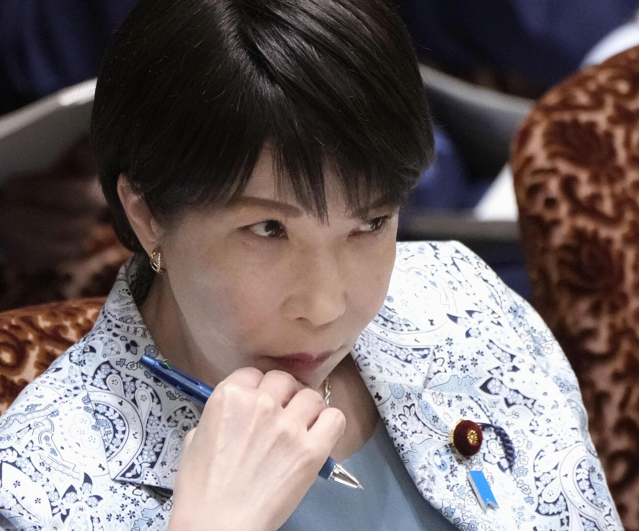 参院予算委で質問を聞く高市首相＝19日午前（共同）