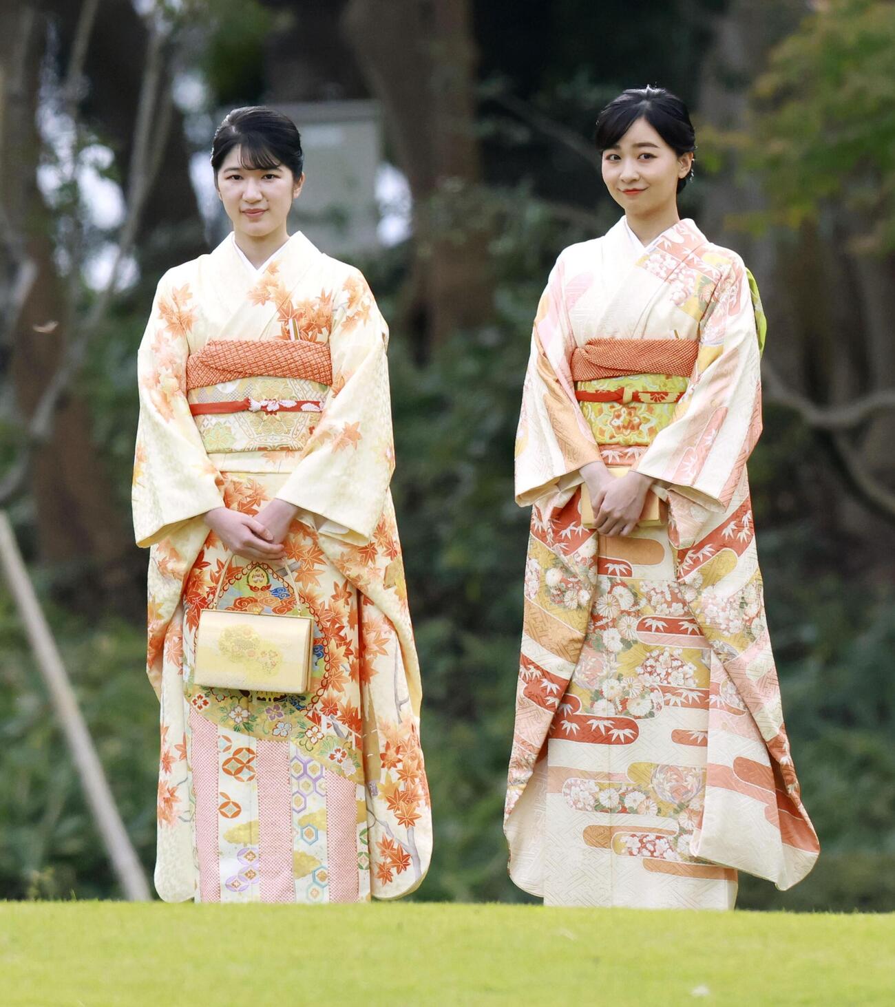 秋の園遊会に臨まれる愛子さまと佳子さま＝29日午後、東京・元赤坂の赤坂御苑（代表撮影）(共同)