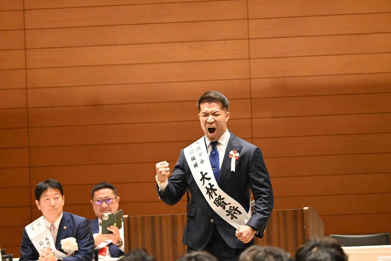 自民党大阪府連大会で出馬を表明した大阪プロレスゼウス（撮影・松浦隆司）2026年10月31日、大阪市、撮影・松浦隆司