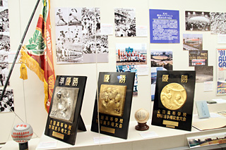横浜商業高校や横浜高校の功績を振り返る展示も行われている