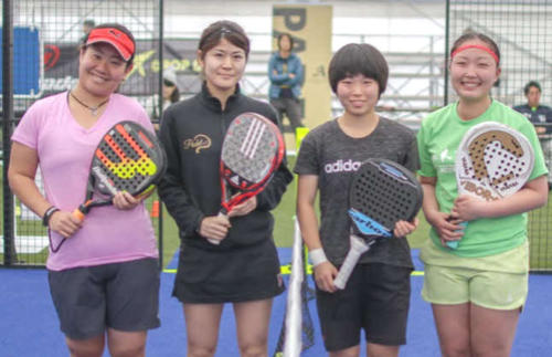 全日本選手権女子ダブルス準決勝に臨んだ、左から知念・藤木ペア、佐藤・沓名ペア