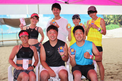 前列右から斉藤、新城、朝倉、後列右から小沢、落合、諏訪、鈴木の各選手