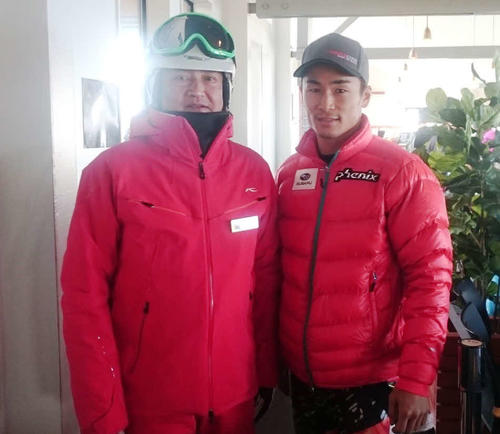 ニュージーランドのスキー場で出会った湯浅（右）と岡部社長