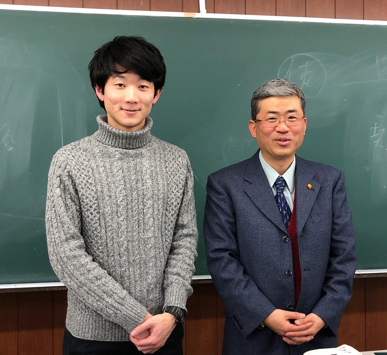 川村さん（右）と川村さんから指導を受けた伏見太樹さん