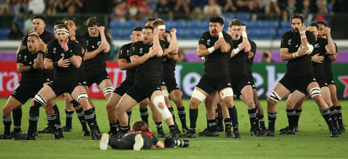 ハカを披露するニュージーランドの選手たち（2019年9月21日撮影）