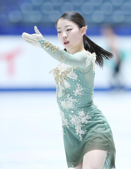 公式練習で女子フリーの演技の確認をする紀平（撮影・垰建太）