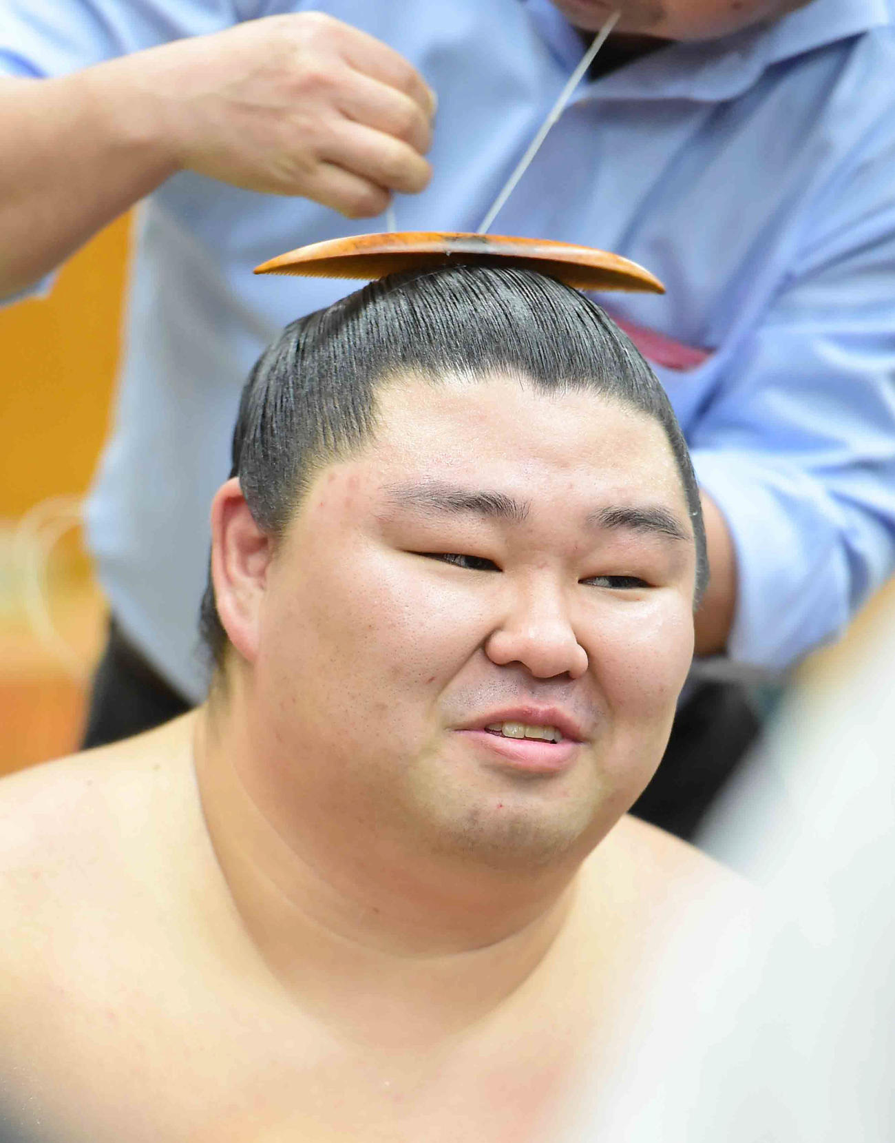 1敗を死守し支度部屋でリラックスした表情を見せる正代（撮影・小沢裕）