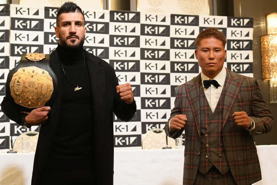K－1クルーザー級王者シナ・カリミアン（左）と挑戦者K－Jee（C）K－1