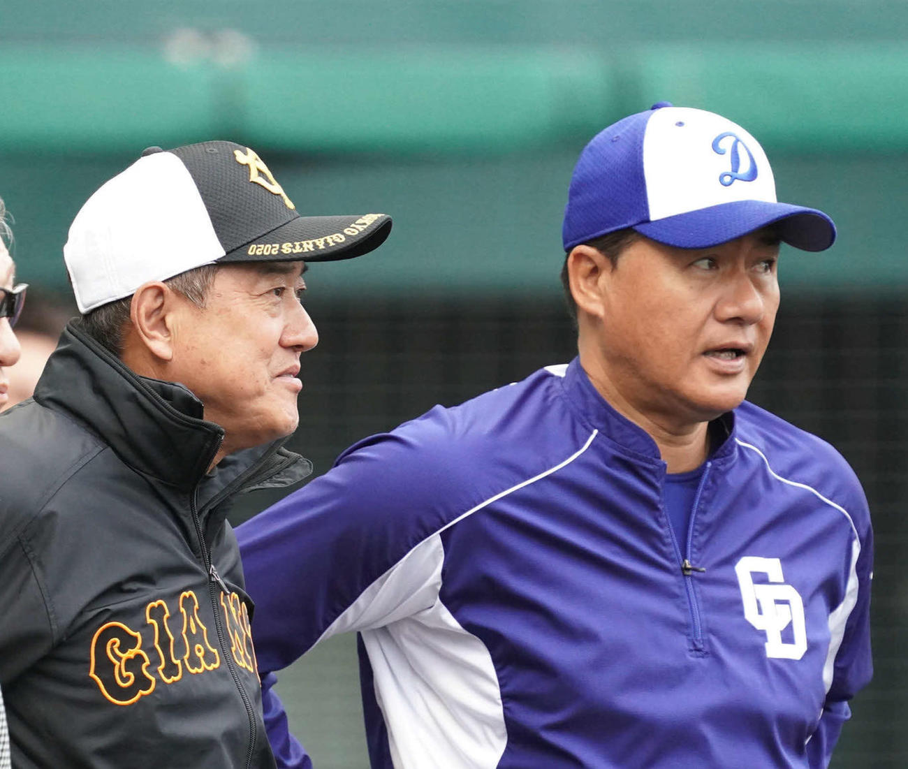 巨人原監督（左）、中日与田監督（2020年2月19日撮影）