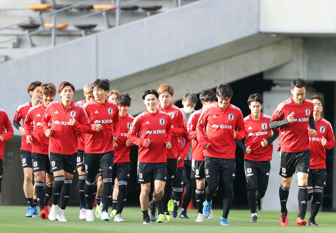前日練習を行う日本代表の選手たち（撮影・垰建太）