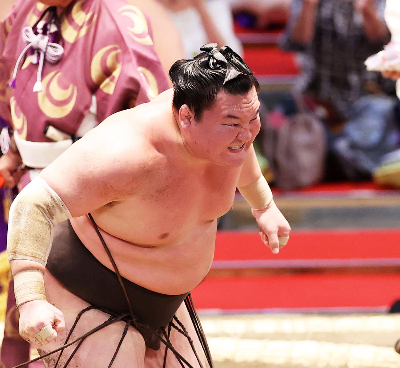 名古屋場所初日で明生を破り白星発進の白鵬