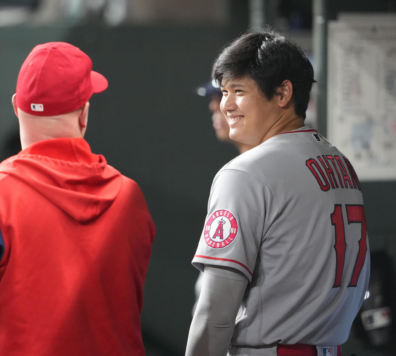 アストロズ対エンゼルス　ベンチで笑顔のエンゼルス大谷（撮影・鈴木みどり）