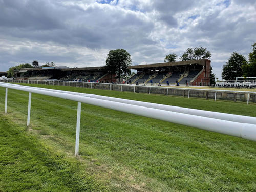 ニューマーケット競馬場ジュライコースのスタンド
