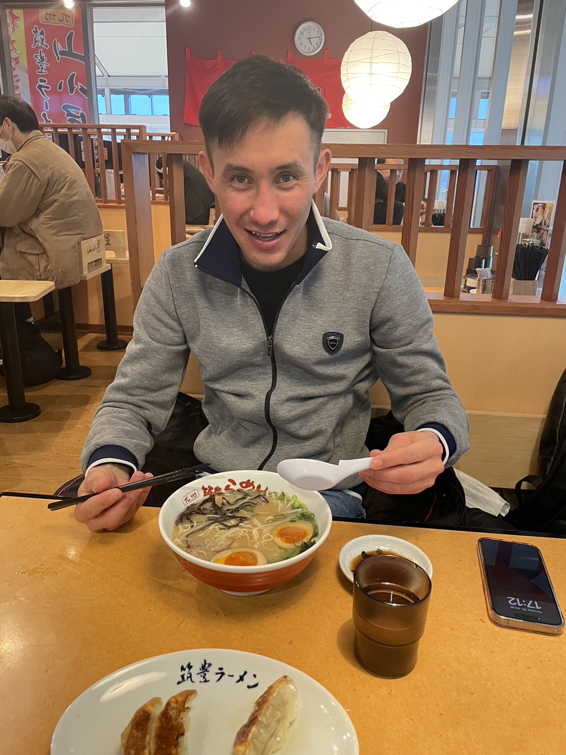 空港で九州ラーメンを堪能したムーちゃん！