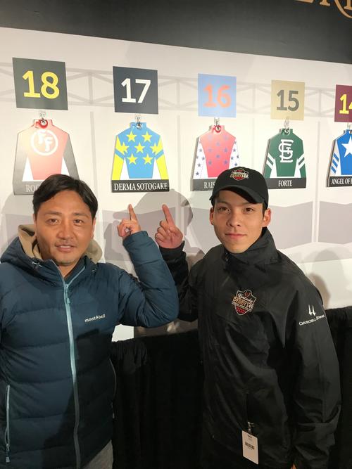 ケンタッキーダービーに出走するデルマソトガケは馬番17に決定。左が安藤裕氏