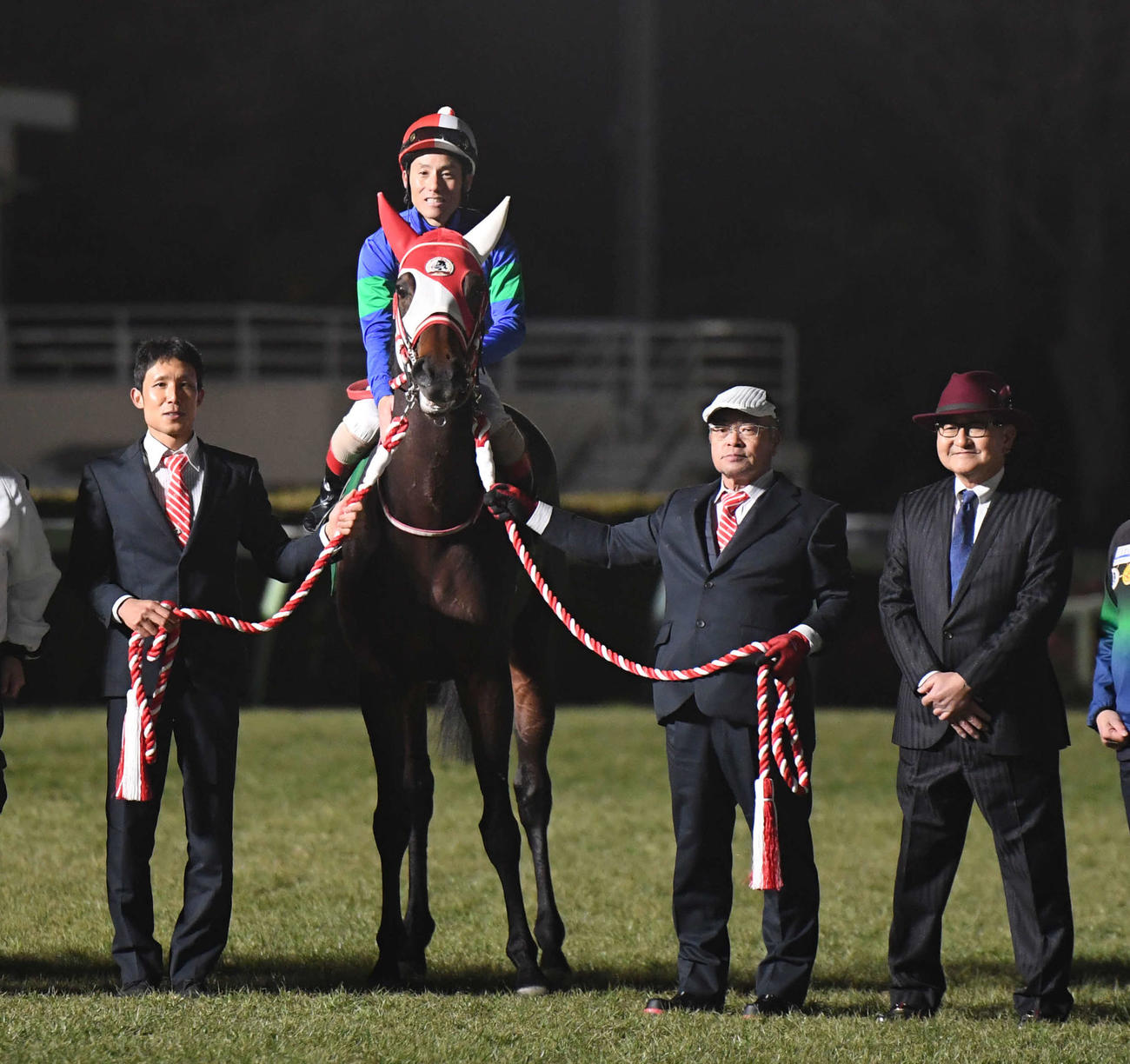 引退式で吉田豊騎手を背にしたパンサラッサ（撮影・柴田隆二）