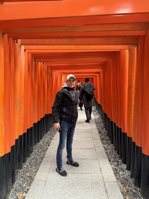 京都観光を楽しむピーヒュレク騎手