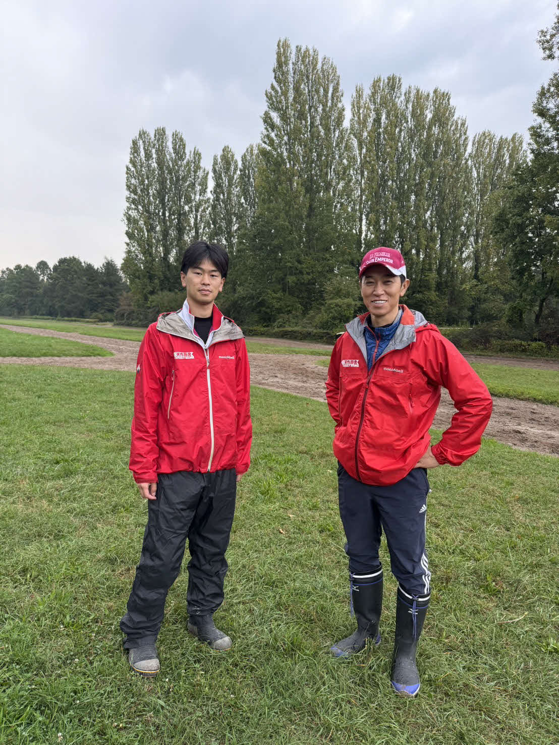 シンエンペラーを担当する吉田一成助手（右）と息子の翔哉君