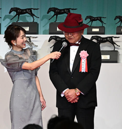 コントレイルでJRA顕彰馬を授与し、喜びを語る矢作師（撮影・千葉一成）