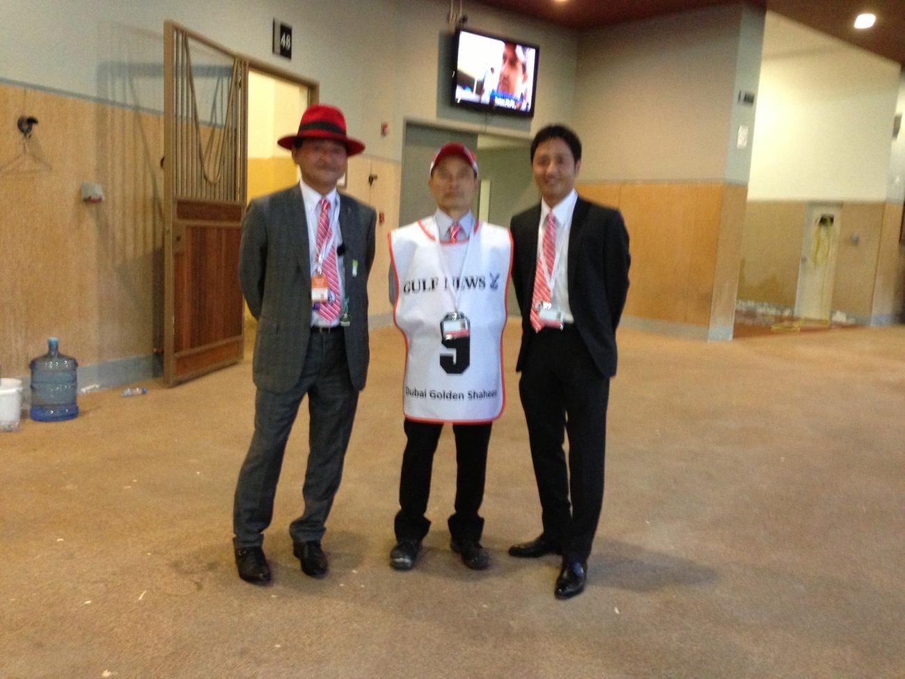 メイダン競馬場で矢作師と渋田助手と安藤裕