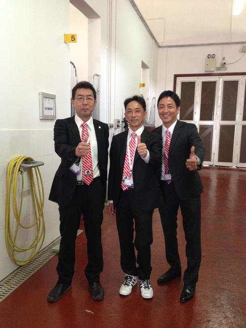 現在、フォーエバーヤングを担当する渋田康弘助手（中央）