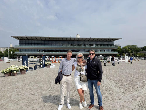 ディー騎手は休日に両親とともに馬事公苑のイベントを楽しみました