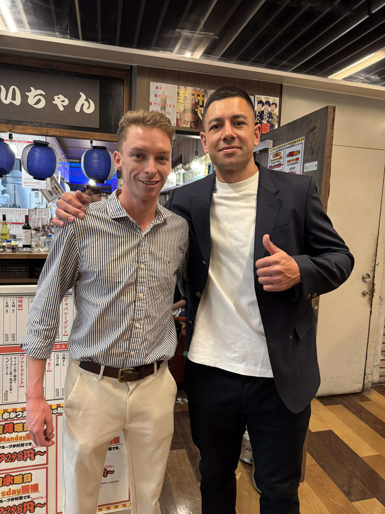 NHKマイルCの後はラグビー、東芝ブレイブルーパス東京のロブ・トンプソン選手と串揚げを満喫しました