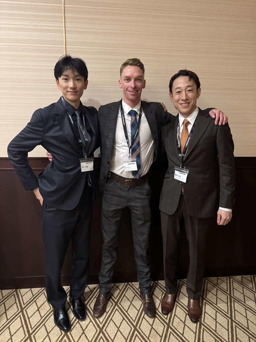 パーティーで坂井騎手と藤岡佑騎手と記念撮影