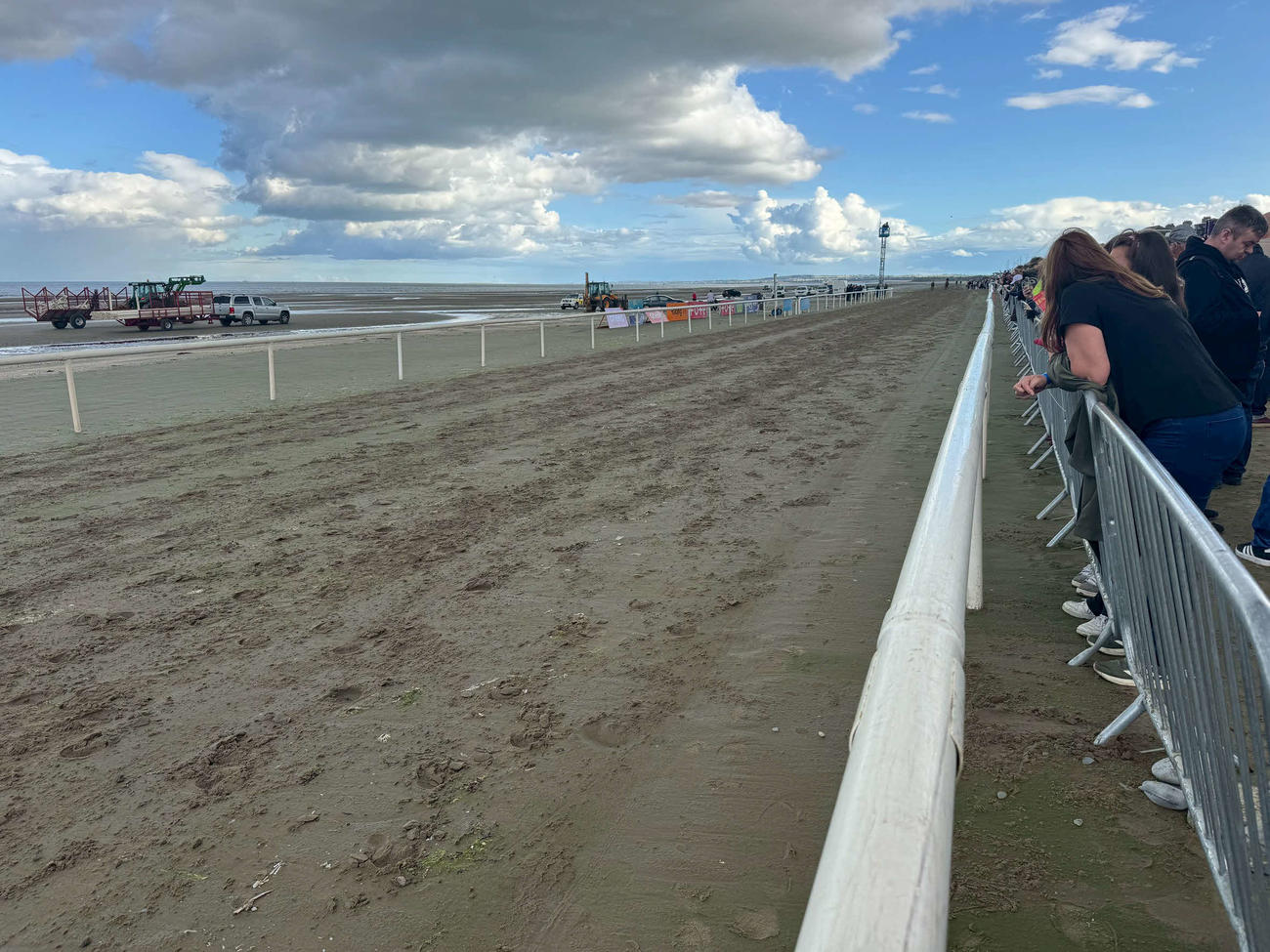 砂浜で行われるアイルランドの名物レイタウン競馬場へ行ってきました（撮影・安藤裕）