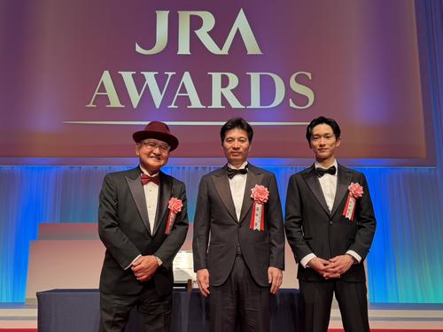 年度代表馬に輝いたフォーエバーヤングの矢作師、藤田晋オーナー、坂井瑠星騎手