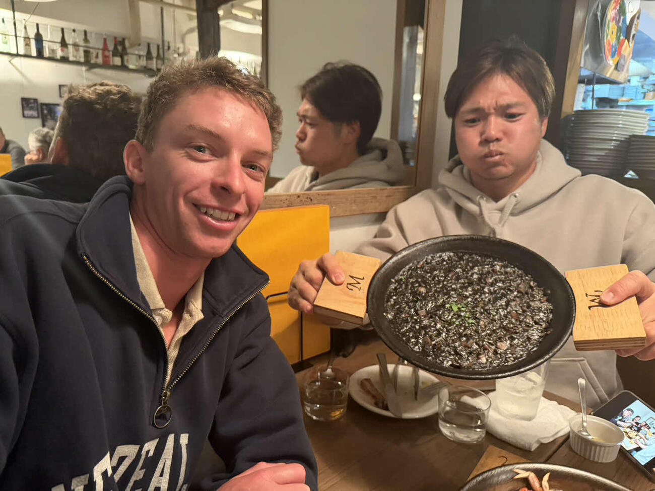 ディー騎手とプロ野球で活躍した吉村裕基さん（撮影・安藤裕）