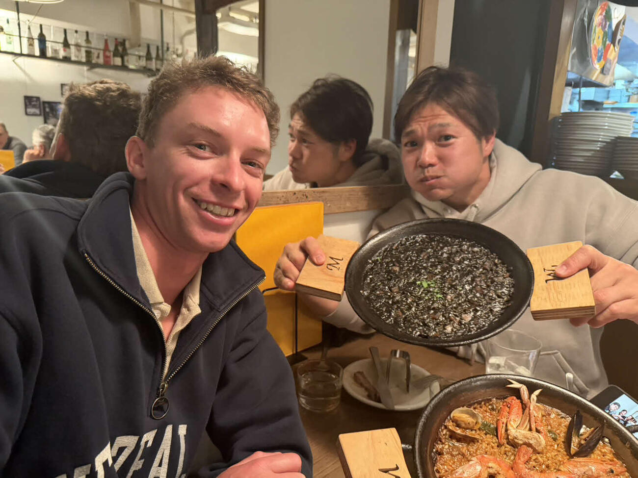 ディー騎手とプロ野球で活躍した吉村裕基さん（撮影・安藤裕）