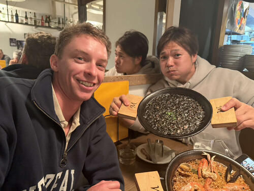 ディー騎手とプロ野球で活躍した吉村裕基さん（撮影・安藤裕）