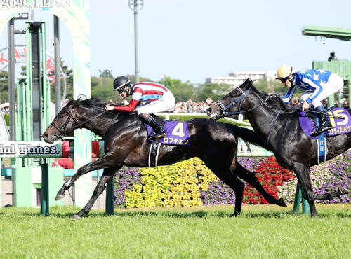 皐月賞を制したロブチェン（左）と松山弘平騎手（撮影・鈴木正人）　
