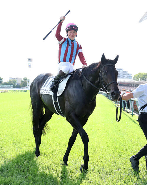優勝したロブチェンと松山騎手