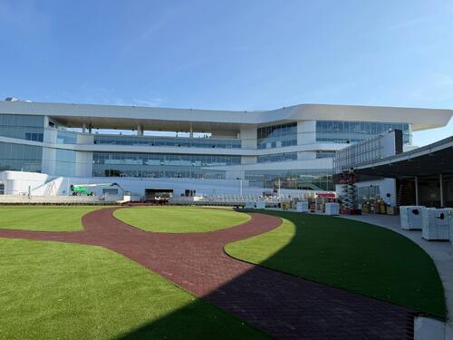 ベルモント競馬場の新スタンド