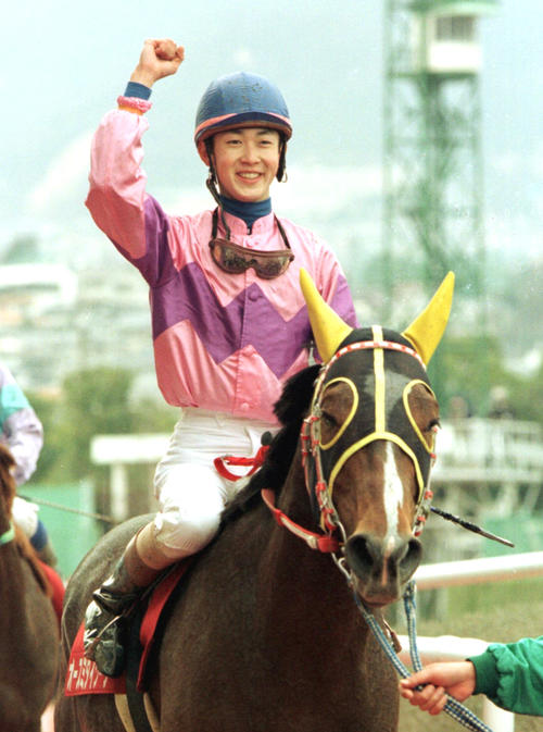 97年マイラーズCをオースミタイクーンで制しJRA初勝利を挙げた武幸四郎騎手