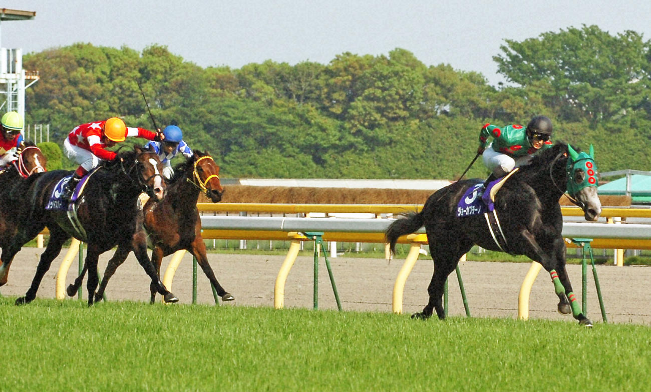 09年NHKマイルCを制したジョーカプチーノと藤岡康太騎手（右）