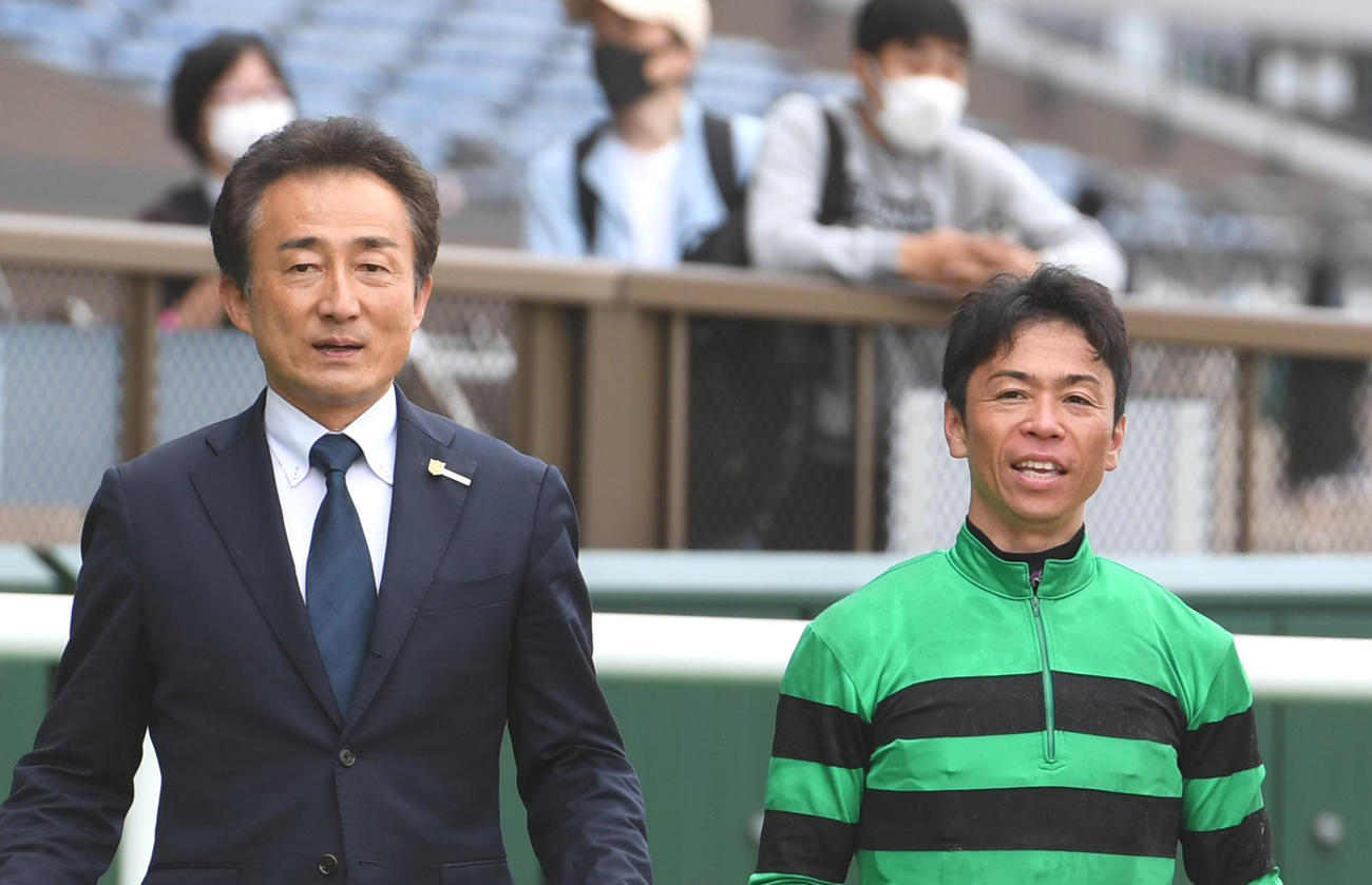 古賀師（左）と北村宏騎手（2023年5月20日撮影）