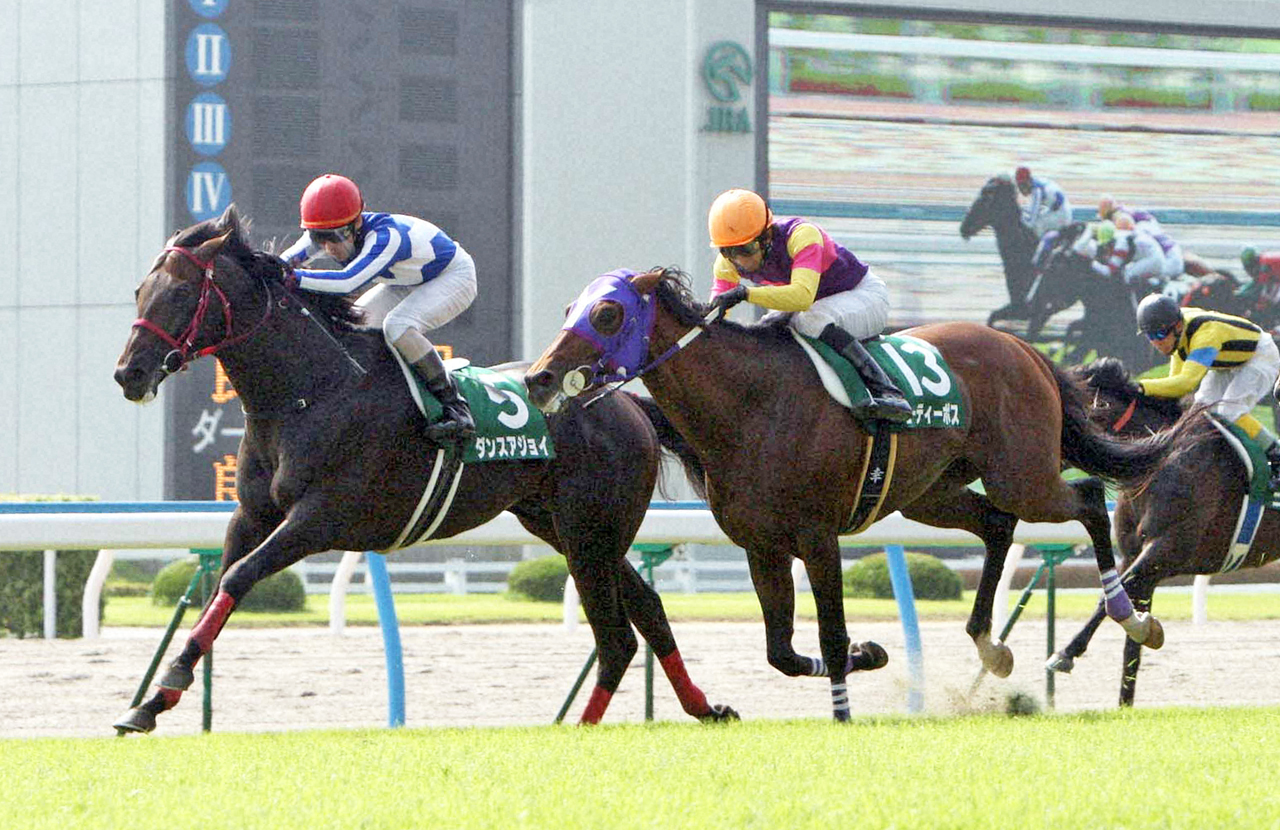 09年小倉記念を制したダンスアジョイ（左）