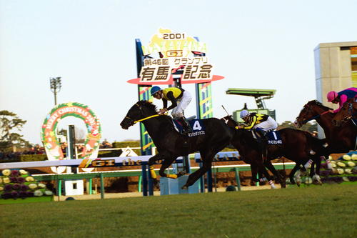 有馬記念を制したマンハッタンカフェ（2001年12月23日撮影）