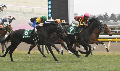 19年、直線抜け出しクイーンCを制したクロノジェネシス
