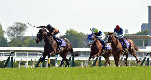 天皇賞・春を制したキタサンブラック（2017年4月30日撮影）