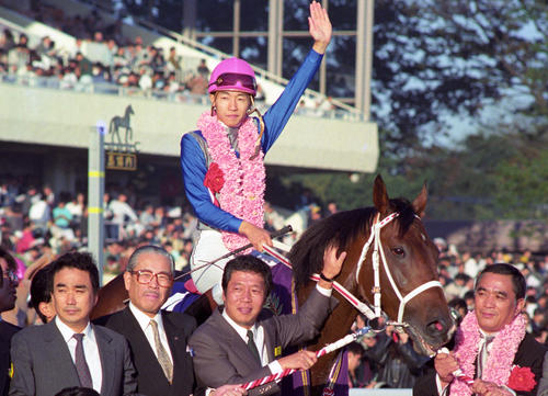 武豊 スーパークリーク 天皇賞 競馬VICTORY2000 引綱カード 珍品レア 毎日ベスト3】盾男はやっぱり武豊！現役騎手の天皇賞優勝回数ベスト3